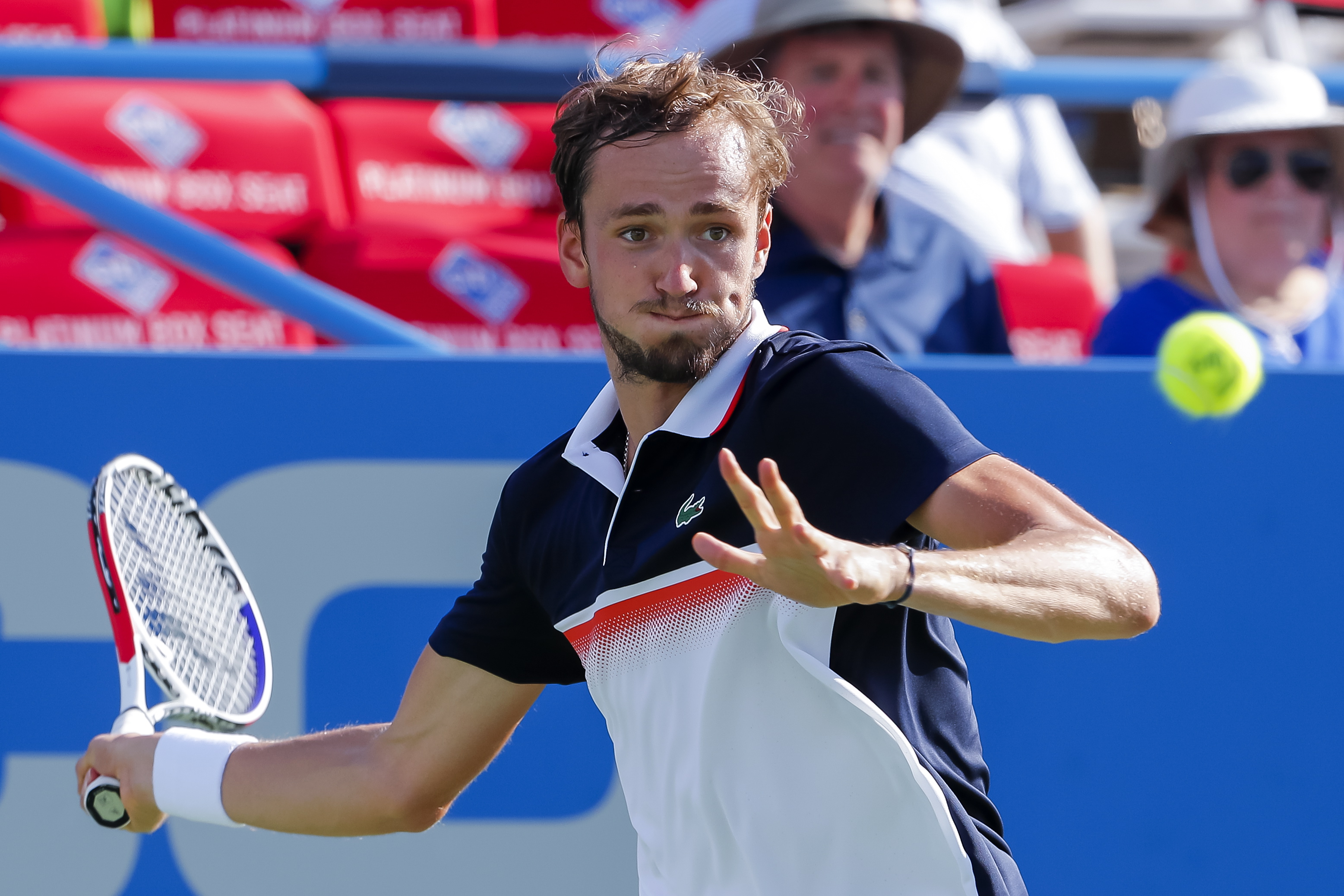 美国网球队横扫世界网球队,梅德韦杰夫绝境逆转的简单介绍 美国网球队横扫世界网球队,梅德韦杰夫绝境逆转的简单介绍