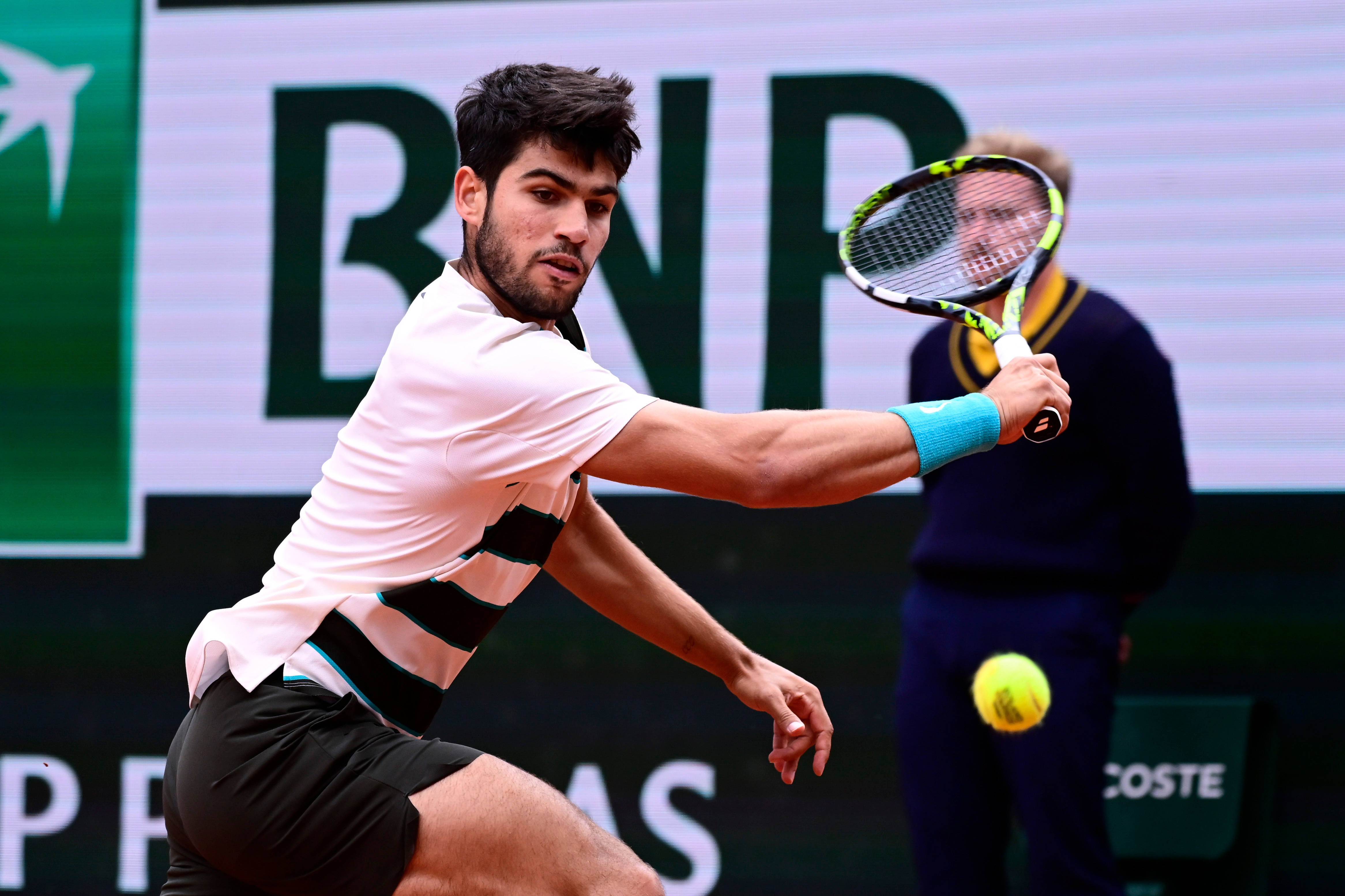 关于西班牙网球队翻盘法国网球队，阿尔卡拉斯制霸全场的信息