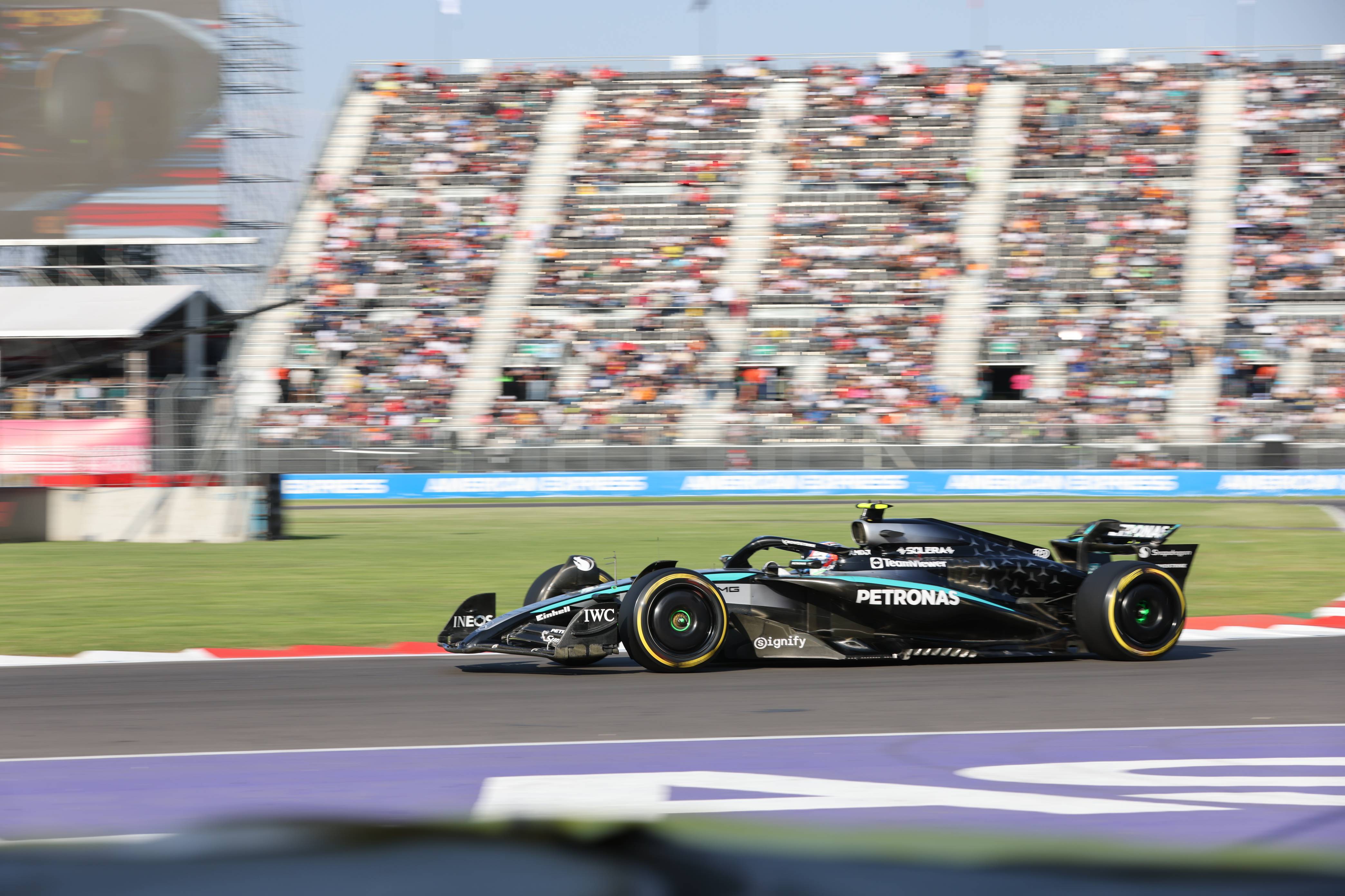 红牛车队鏖战阿斯顿马丁，阿隆索统治全场