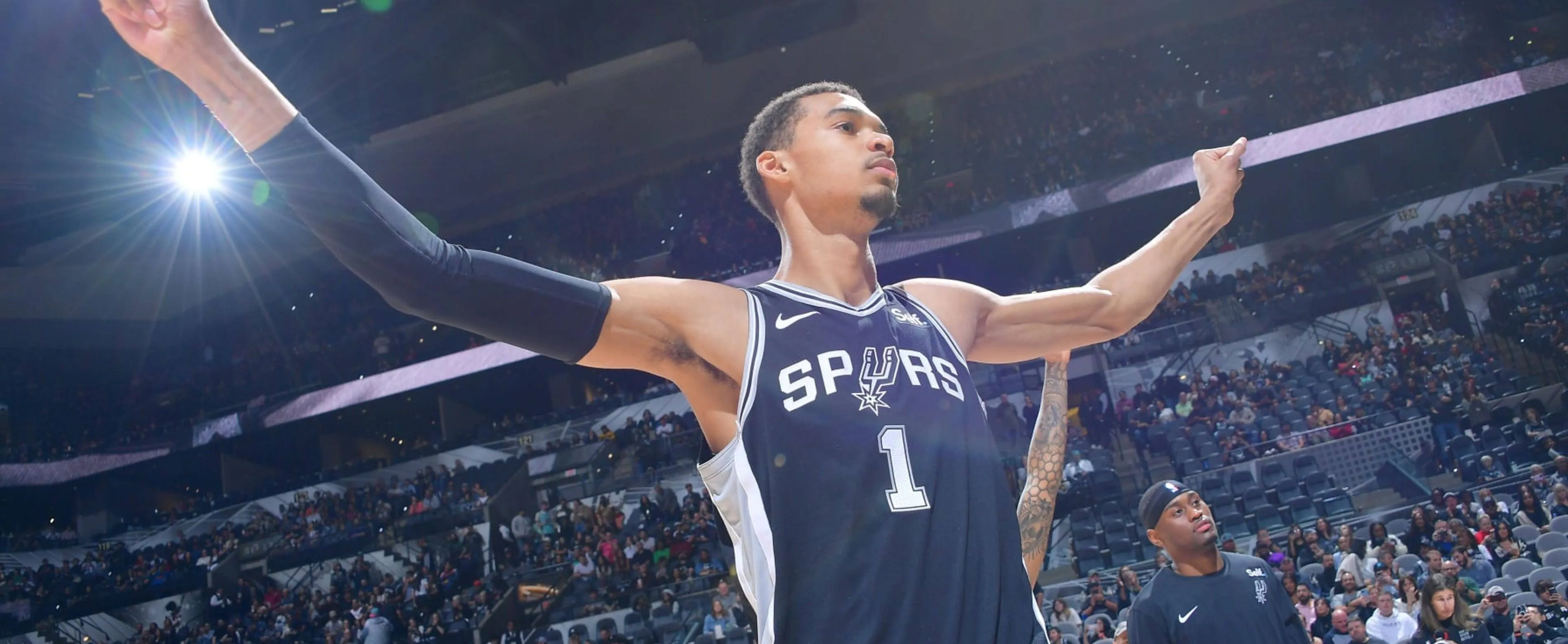 上海队鏖战马刺，塔图姆高光表现