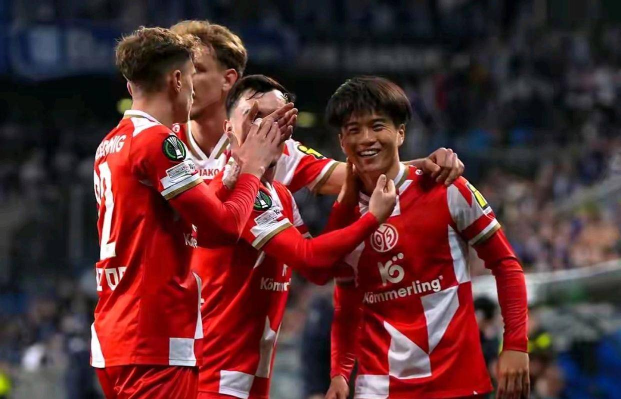 美因茨客场逼平勒沃库森，积分平分