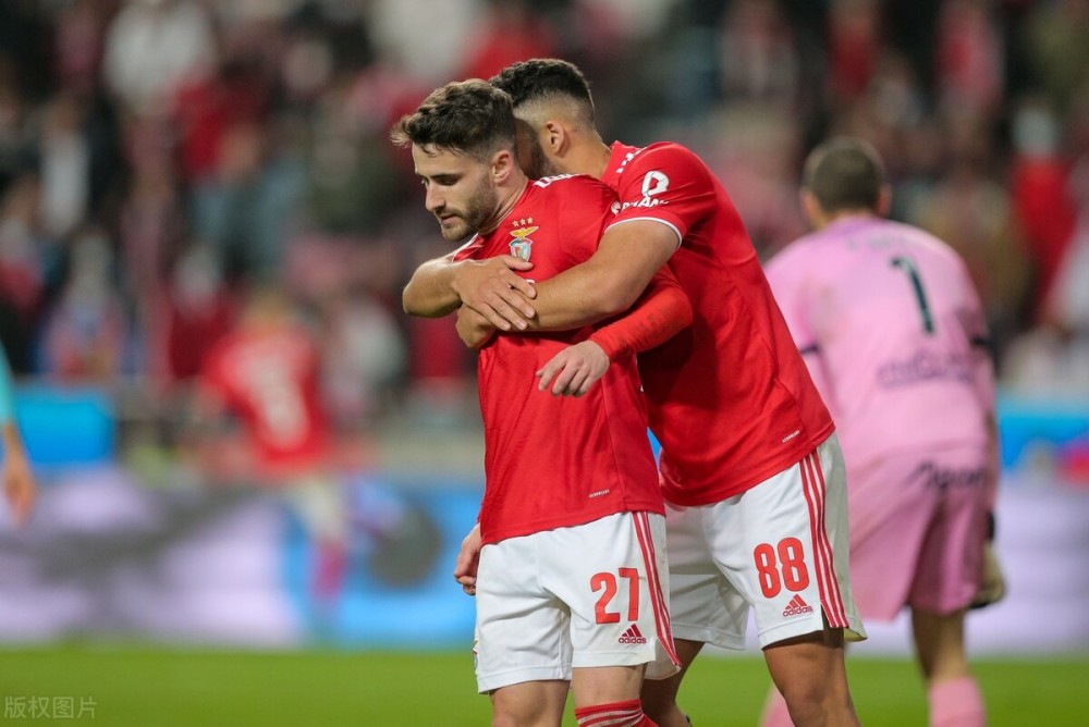 巴黎轻取挪威，萨拉赫统治全场