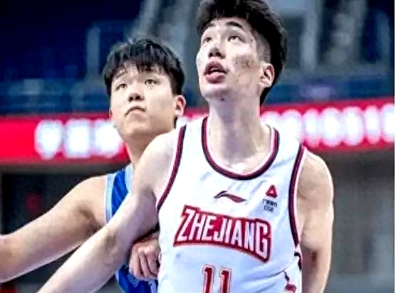 浙江男篮迎战青岛队，争夺季后赛资格