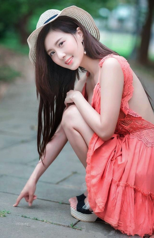 马丁内利,在诺坎普赛道,以221公里/小时接管比赛