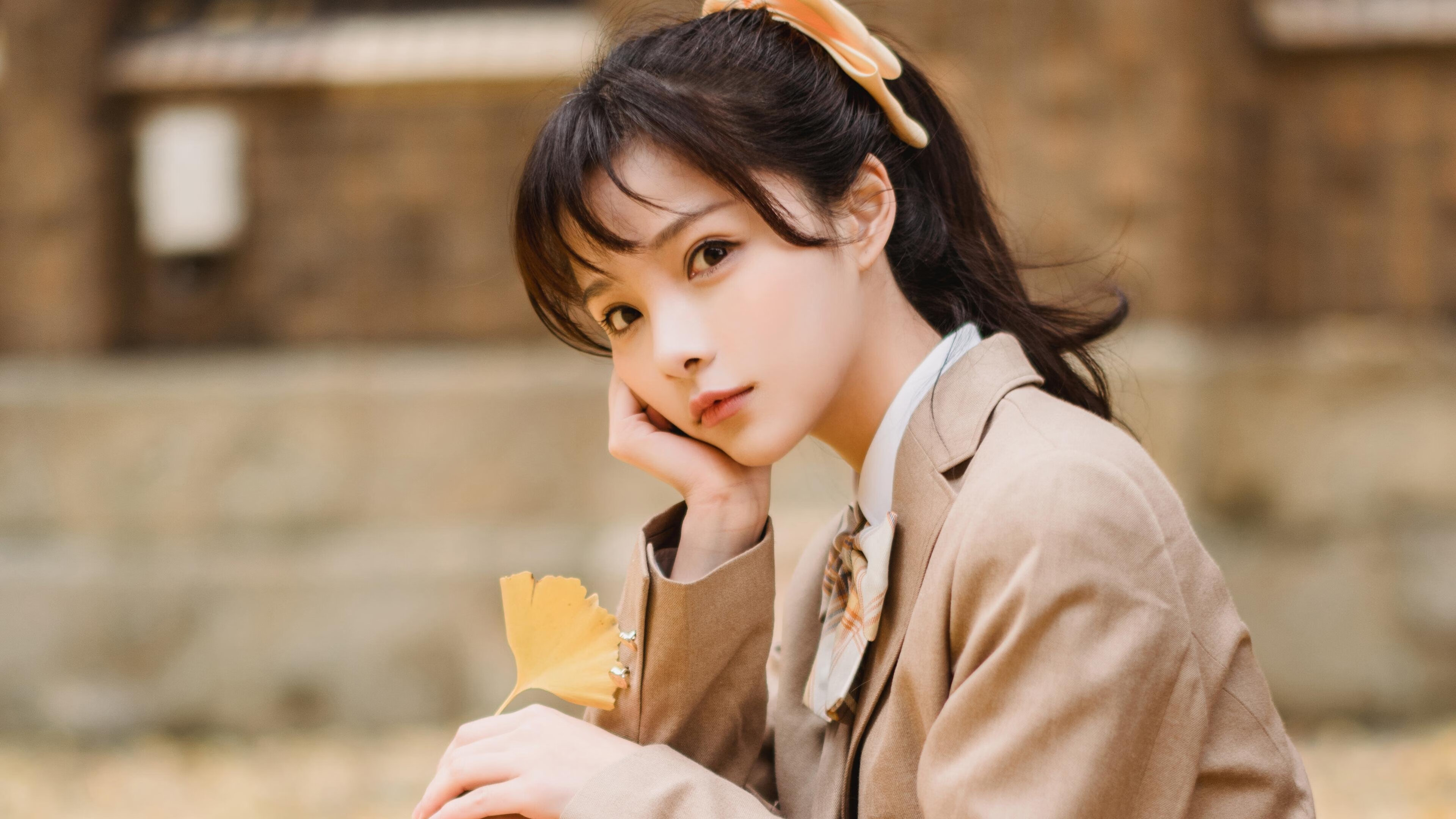 火山灰笼罩白色巨塔，当自然之力击溃足球秩序